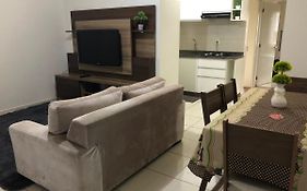 Apt 101 completo, ótima localização.